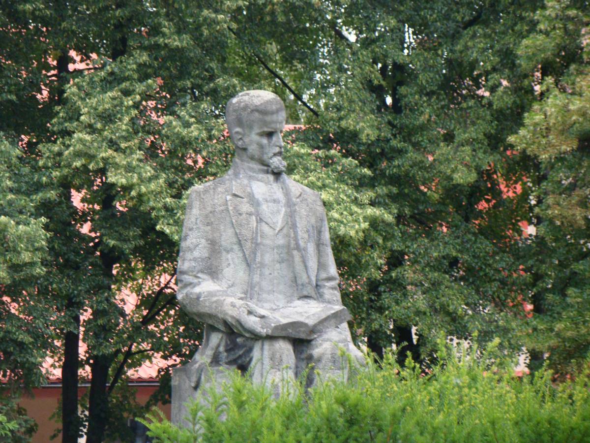 Pomnik Henryka Sienkiewicza w Częstochowie - pomnik sienkiewicza czestochowa