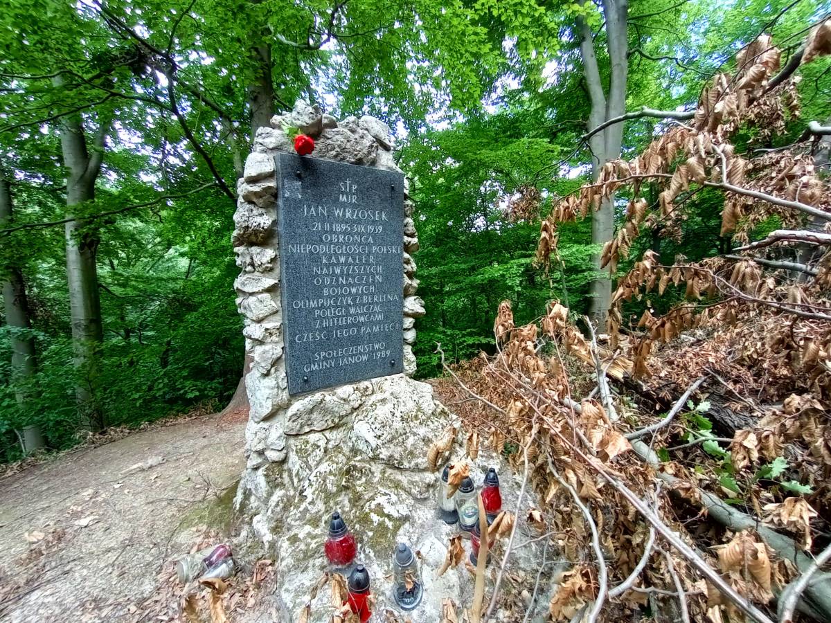 Obelisk majora Wrzoska w Złotym Potoku - symboliczna mogila majora wrzoska w zlotym potoku 6