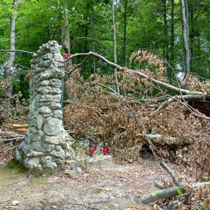 Obelisk majora Wrzoska w Złotym Potoku - symboliczna mogila majora wrzoska w zlotym potoku 9