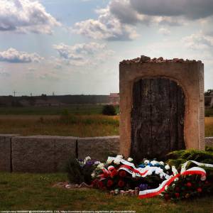 Pomnik pomordowanych Żydów w Jedwabnem - jedwabne mogila