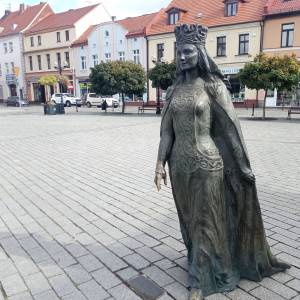 Pomnik Królowej Jadwigi w Inowrocławiu - pomnik krolowej jadwigi w inowroclawiu1