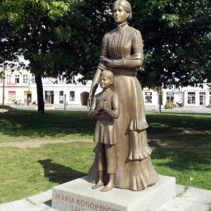 Plac im. Marii Konopnickiej w Suwałkach - maria konopnicka monument in suwalki 01