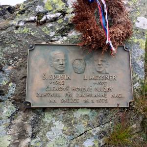 Krzyż upamiętniający czeskich ratowników górskich - krzyz upamietniajacy czeskich ratownikow gorskich 10