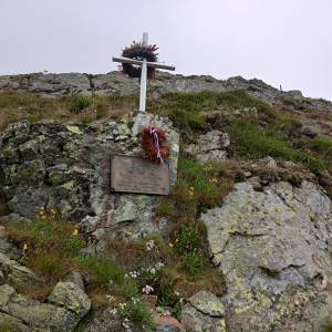 Krzyż upamiętniający czeskich ratowników górskich - krzyz upamietniajacy czeskich ratownikow gorskich 6