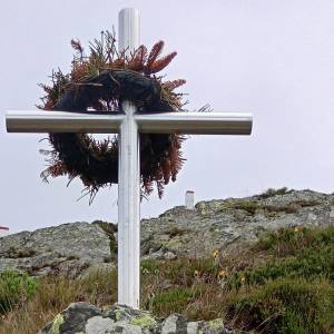 Krzyż upamiętniający czeskich ratowników górskich - krzyz upamietniajacy czeskich ratownikow gorskich 7