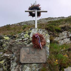 Krzyż upamiętniający czeskich ratowników górskich - krzyz upamietniajacy czeskich ratownikow gorskich 8