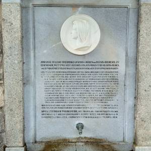 Pomnik Fryderyki von Reden w Karpaczu - pomnik fryderyki von reden w karpaczu 3