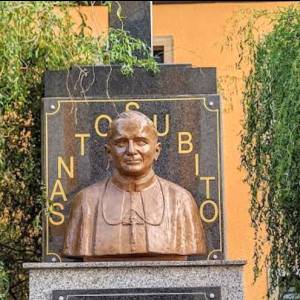 Pomniki papieskie w Jeleniej Górze - pomniki papieskie w jeleniej gorze 8