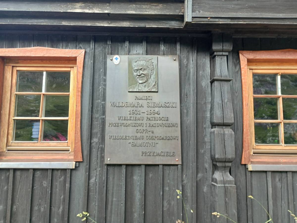 Tablica pamięci Waldemara Siemaszki - tablica pamieci waldemara siemaszki w karpaczu 6