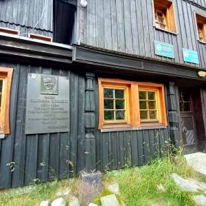 Tablica pamięci Waldemara Siemaszki - tablica pamieci waldemara siemaszki w karpaczu 7