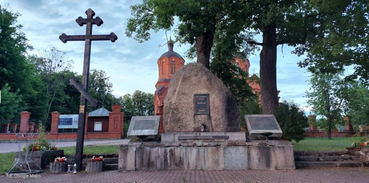 Pomnik Bojowników o Wolność i Socjalizm w Białowieży - schowek12