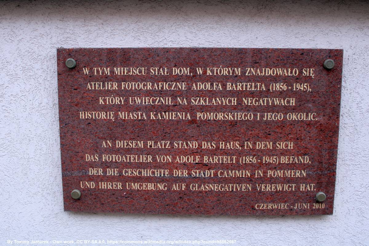 Tablica upamiętniająca Adolfa Bartelta w Kamieniu Pomorskim - tablica pamiatkowa adolfa bartelta