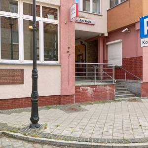 Tablica upamiętniająca Adolfa Bartelta w Kamieniu Pomorskim - tablica upamietniajaca adolfa bartelta w kamieniu pomorskim 3