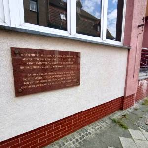 Tablica upamiętniająca Adolfa Bartelta w Kamieniu Pomorskim - tablica upamietniajaca adolfa bartelta w kamieniu pomorskim 5