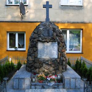 Pomnik Ofiar Zbrodni w Baligrodzie - pomnik ofiar zbrodni w baligrodzie dz 2