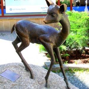 Rzeźba Jelonka w Jeleniej Górze - rzezba jelonka w jeleniej gorze 2