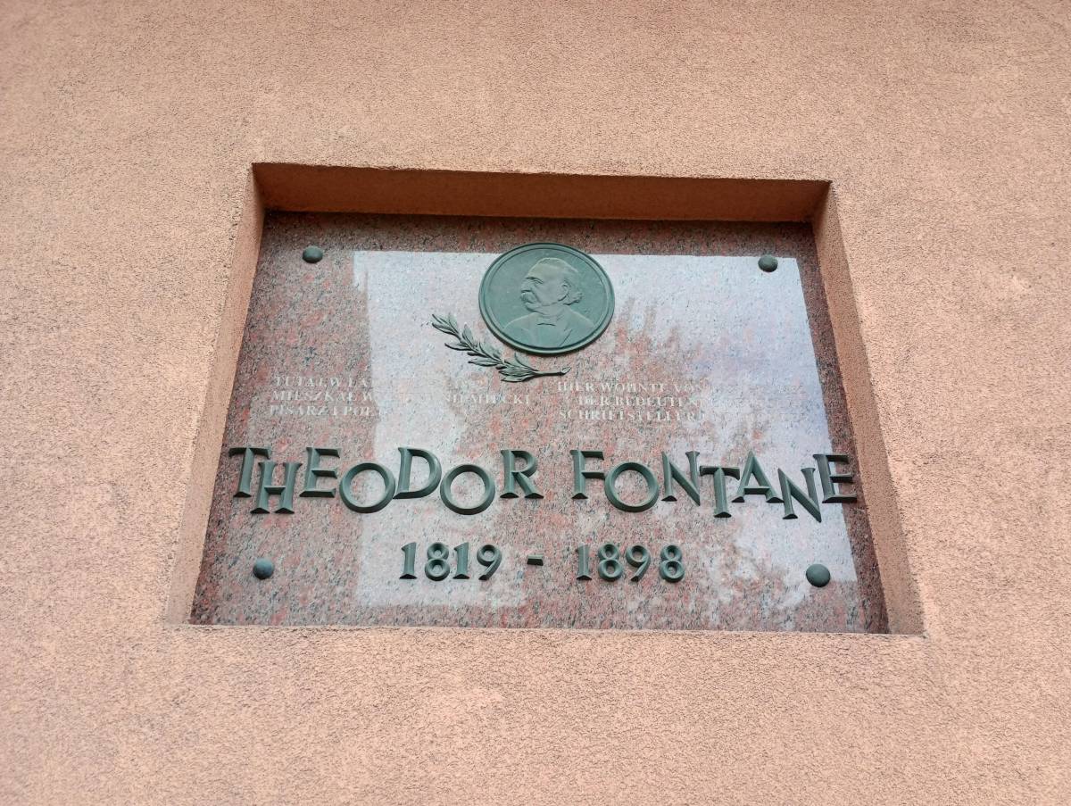 Tablica upamiętniajaca Theodora Fontane w Świnoujściu - tablica upamietniajaca theodora fontane w swinoujsciu 2
