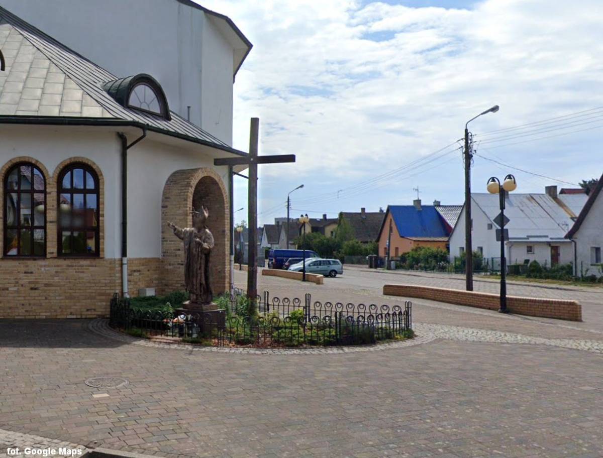 Pomnik św. Jana Pawła II w Świnoujściu - pomnik sw jana pawla ii w swinoujsciu