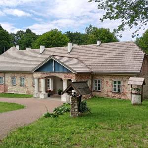 Dworek Zygmunta Krasińskiego w Złotym Potoku - dworek zygmunta krasinskiego w zlotym potoku 1