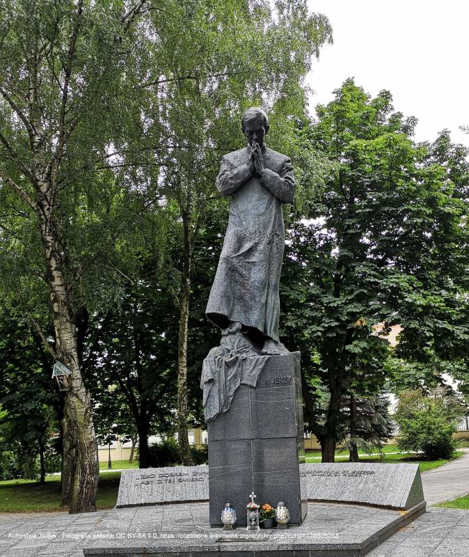Pomnik ks. Jerzego Popiełuszki - pomnik ks jerzego popieluszki zdj 18 lipca 2019 r