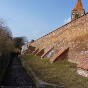 Mury miejskie w Chełmnie - chelmno mury obronne panoramio 1