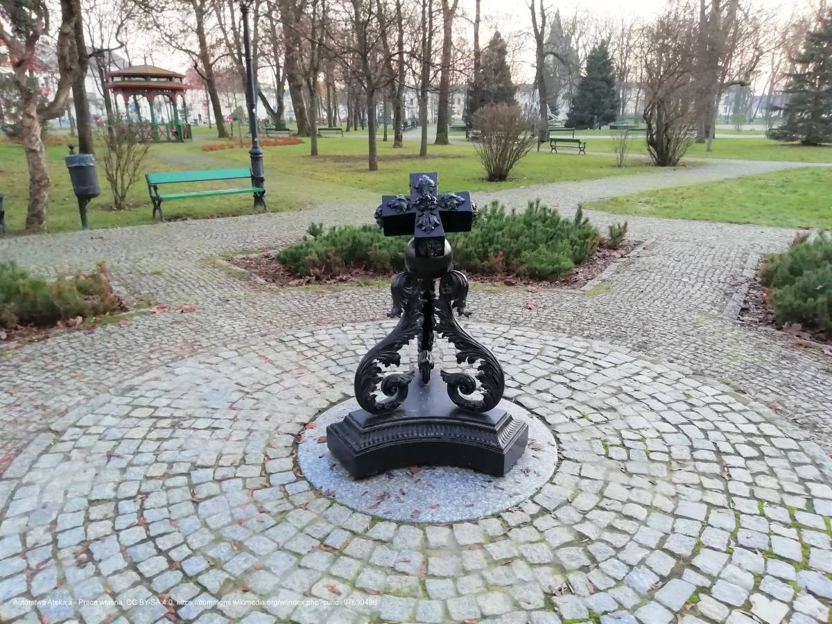 Zegar słoneczny w Suwałkach - zegar sloneczny suwalki park miejski