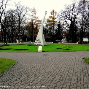 Zegar słoneczny „Paw” w Inowrocławiu - inowroclaw zegar sloneczny paw 2