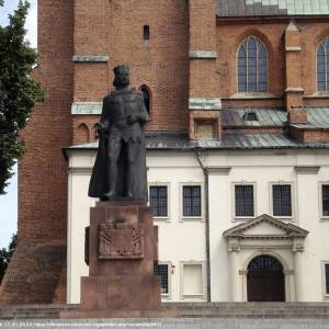 Pomnik Bolesława Chrobrego w Gnieźnie - pomnik boleslawa chrobrego w gnieznie 4