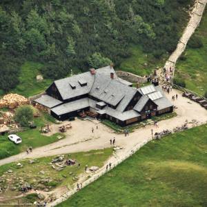 Schronisko PTTK "Samotnia" - widok na schronisko pttk samotnia 1