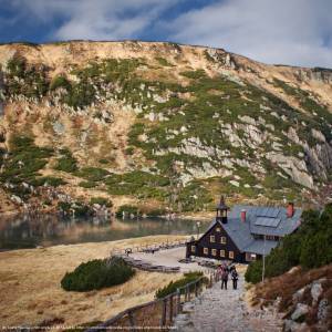 Schronisko PTTK "Samotnia" - widok na schronisko pttk samotnia 3