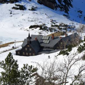 Schronisko PTTK "Samotnia" - widok na schronisko pttk samotnia 4