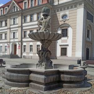 Fontanna Habsburgów w Prudniku - fontanna na rynku w prudniku 3