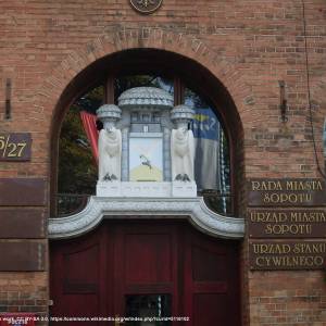 Ratusz w Sopocie - coa of sopot at sopot town hall