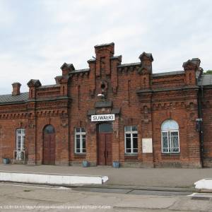 Dworzec kolejowy w Suwałkach - poland suwalki railway station platform side view