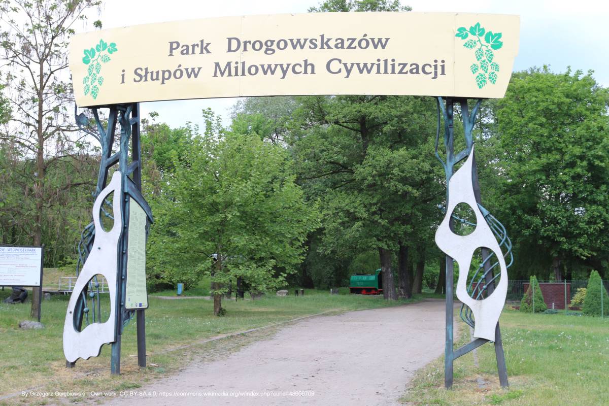 Park Drogowskazów i Słupów Milowych Cywilizacji - park drogowskazow maj 2016