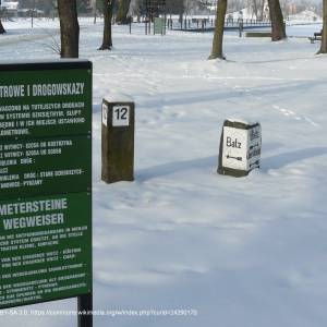 Park Drogowskazów i Słupów Milowych Cywilizacji - witnica park kamieni milowych balz