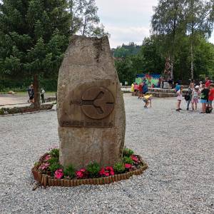 Skwer Radiowej Trójki w Szklarskiej Porębie - skwer radiowej trojki w szklarskiej porebie 3