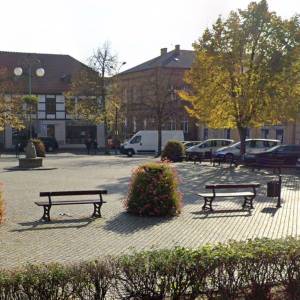 Ławki aktorskie na rynku w Barlinku - lawki aktorskie na rynku w barlinku 4