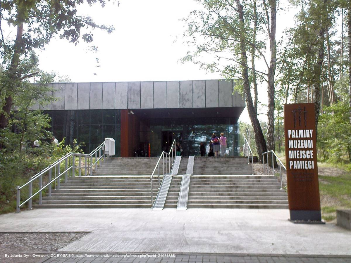 Muzeum - Miejsce Pamięci Palmiry - museum of palmiry massacre 01