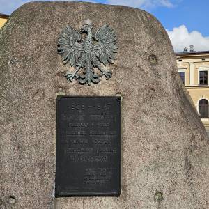 Głaz z tablicą ku czci tarnogórskich kolejarzy - glaz z tablica ku czci tarnogorskich kolejarzy 2026 05 12 6