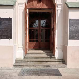 Tablica upamiętniająca bohaterów walczących w II wojnie światowej w Złotym Potoku - tablica upamietniajaca bohaterow walczacych w ii wojnie swiatowej w zlotym potoku 6