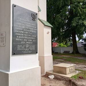 Tablica pamięci Oddziału Ponurego i II bat. 27 pp. AK w Złotym Potoku - tablica pamieci oddzialu ponurego i ii bat 27 pp ak w zlotym potoku 3