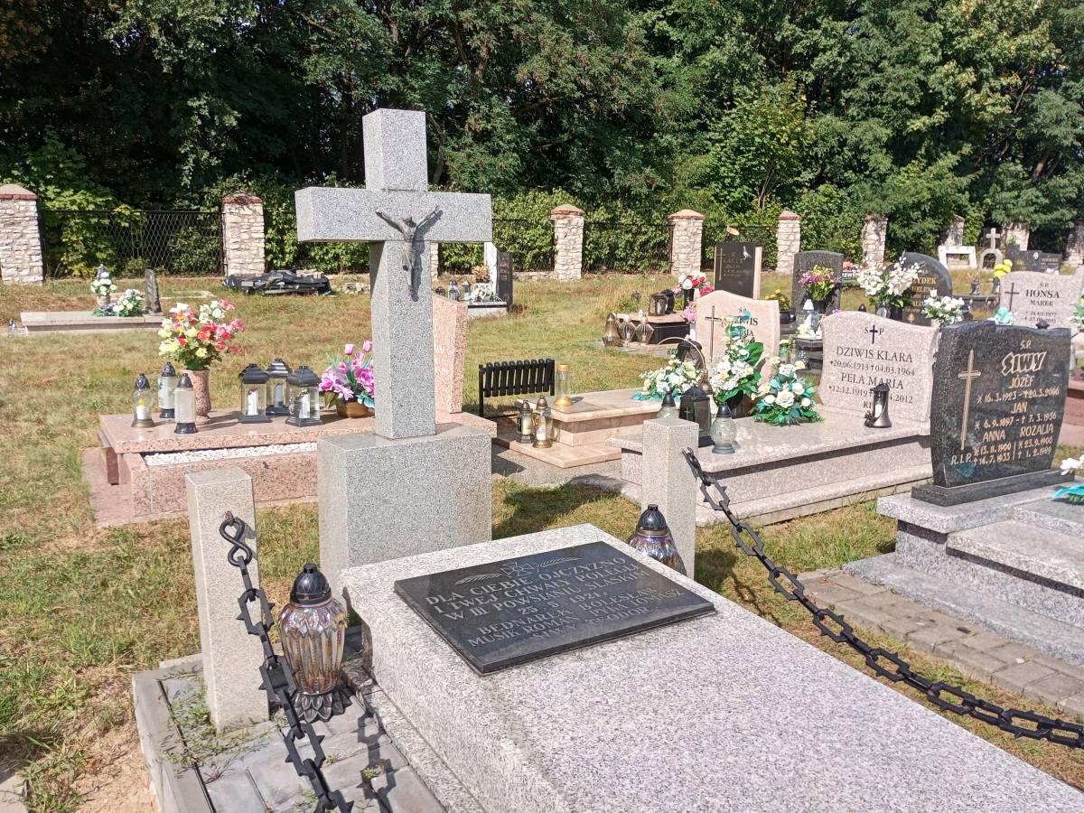 Grób wojenny Powstańców Śląskich w Żyglinie - grob wojenny powstancow slaskich w zyglinie 5