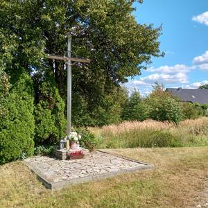 Krzyż przydrożny (ul. Świętego Marka) w Żyglinie - krzyz przydrozny ul swietego marka w zyglinie 2