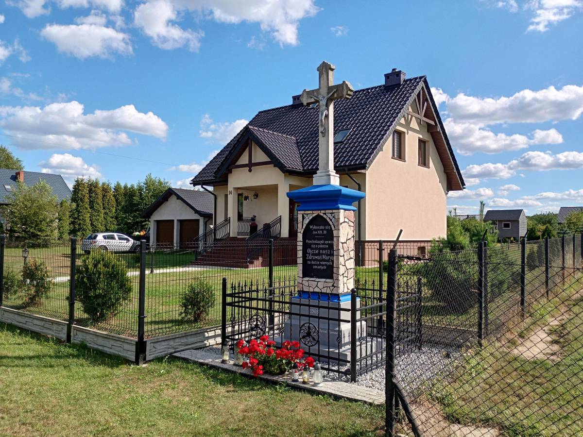 Kamienny krzyż (ul. Harcerska) w Żyglinie - kamienny krzyz ul harcerska w zyglinie 7