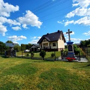 Kamienny krzyż (ul. Harcerska) w Żyglinie - kamienny krzyz ul harcerska w zyglinie 1