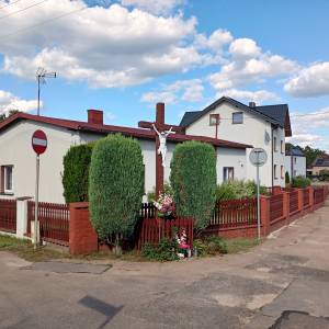 Krzyż przydrożny (ul. Stacyjna) w Żyglinie - krzyz przydrozny ul stacyjna w zyglinie 2