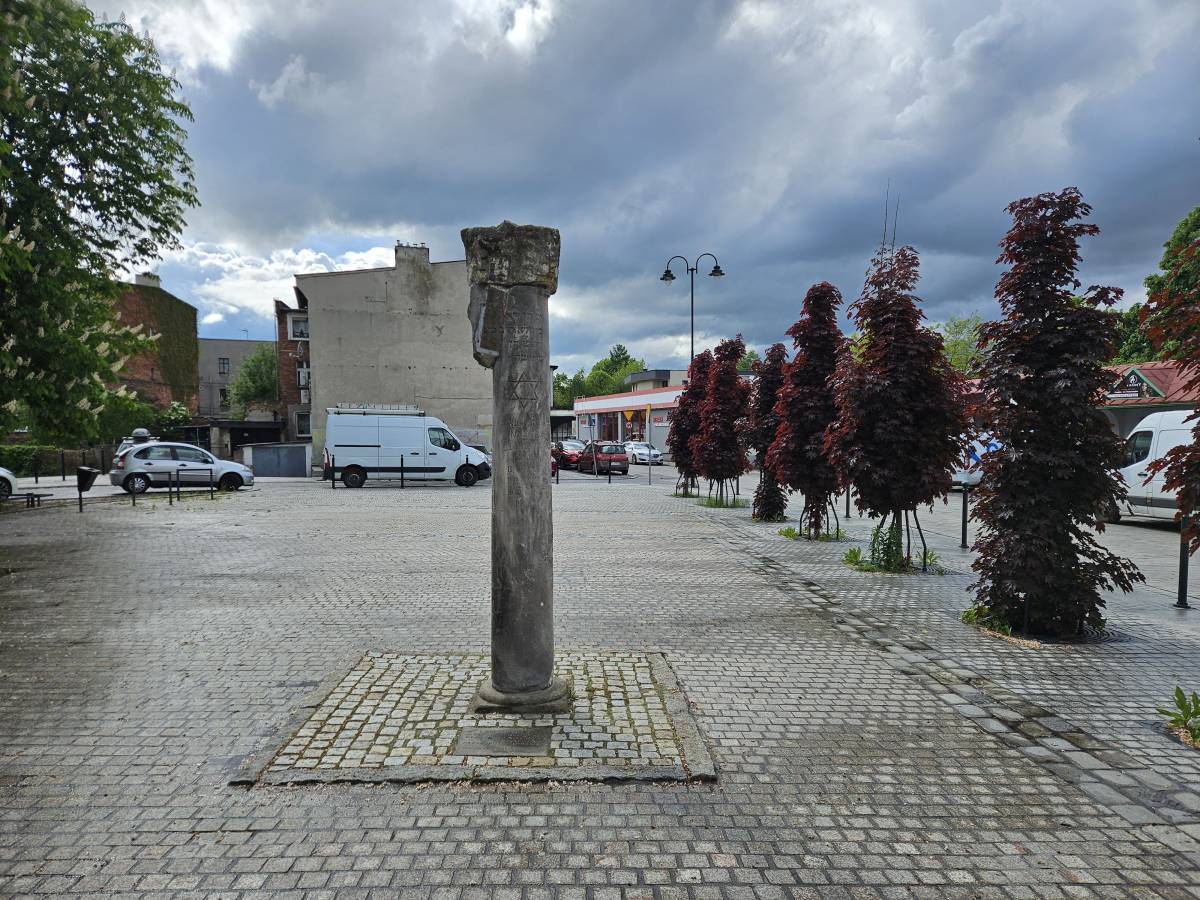 Pomnik upamiętniający synagogę w Tarnowskich Górach - pomnik upamietniajacy synagoge w tarnowskich gorach 2026 05 15 2