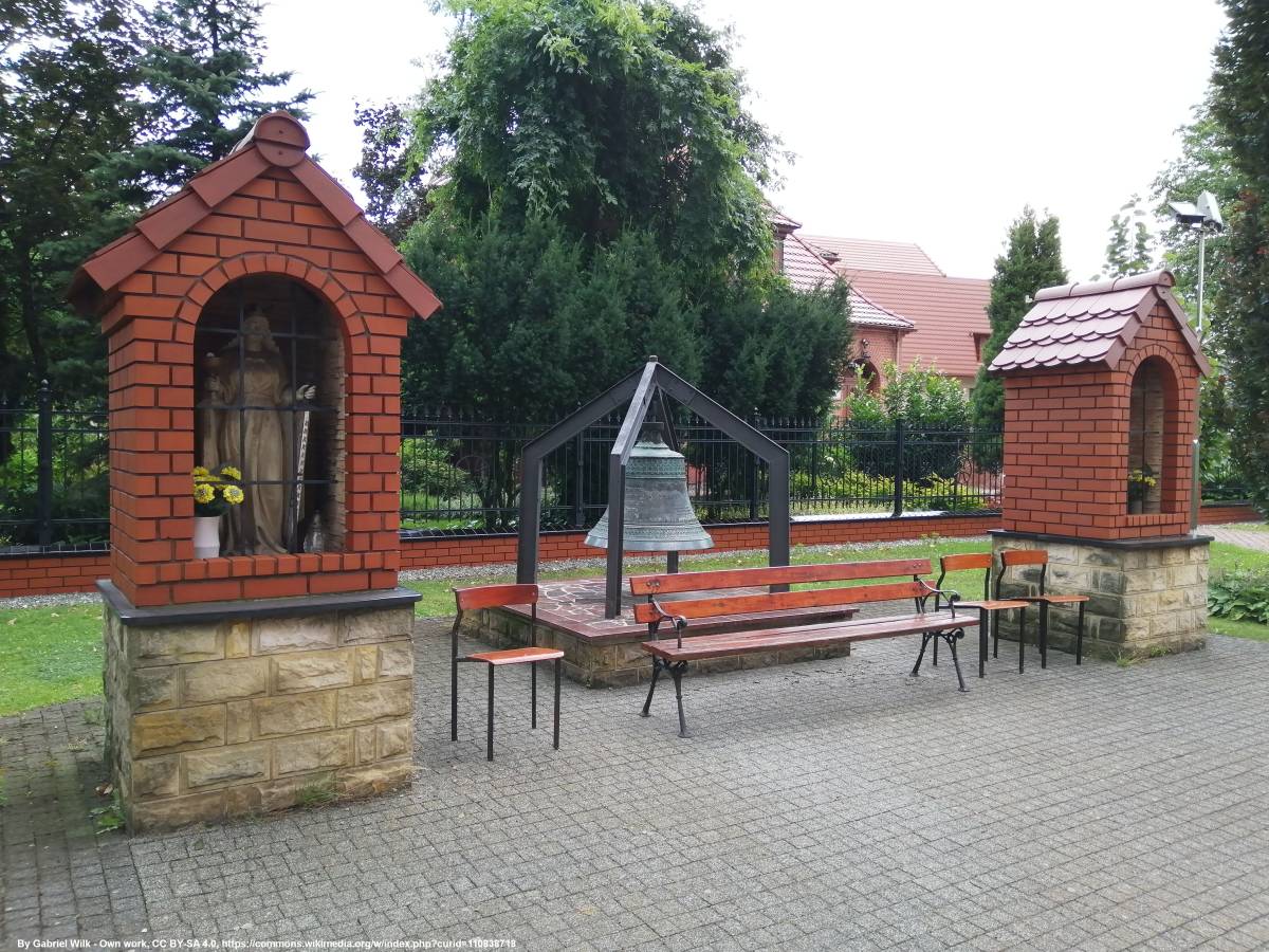 Kapliczki i dzwon w Bobrownikach Śląskich - kapliczki i dzwon w bobrownikach slaskich 2