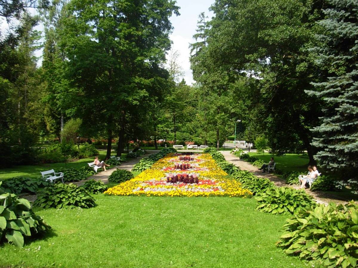 Park Zdrojowy (część francuska) w Połczynie-Zdroju - polczyn zdroj park zdrojowy 1